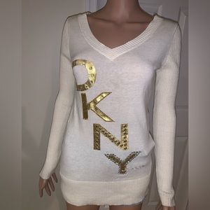 Gently used Women’s DKNY cream and gold V neck sweater size medium.